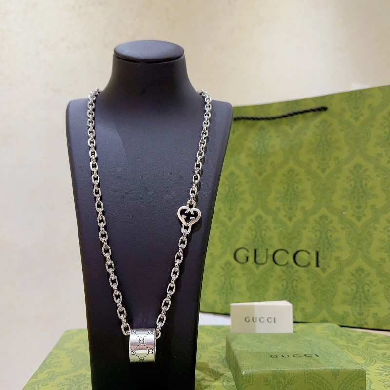 G*u*i necklaces